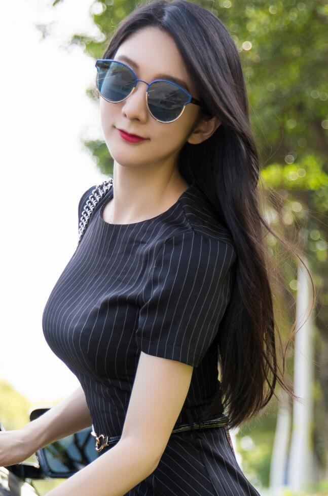 [XiuRen秀人网] 2018.12.11 No.1262 Angela喜欢猫 车拍 黑丝