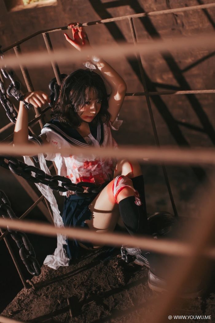 COS美女 疯猫ss – 被囚禁的少女-像素点