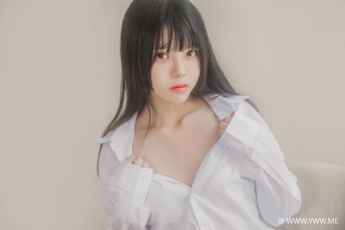 萝莉风COS 桜桃喵 – 白衬衫散发-像素点