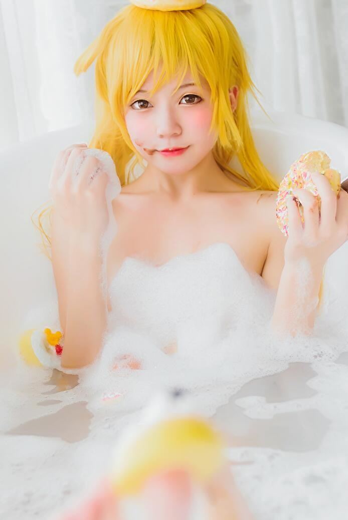 萝莉风COS 桜桃喵 – 小忍浴缸