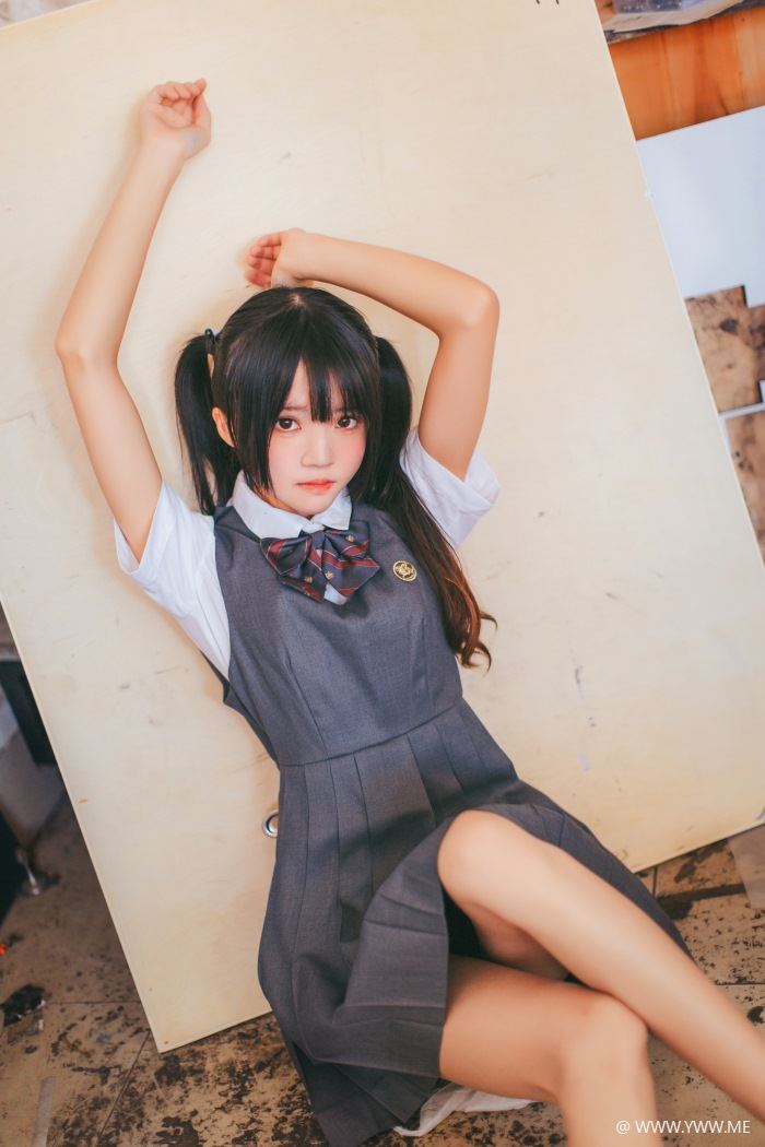 萝莉风COS 桜桃喵 – 画室少女-像素点