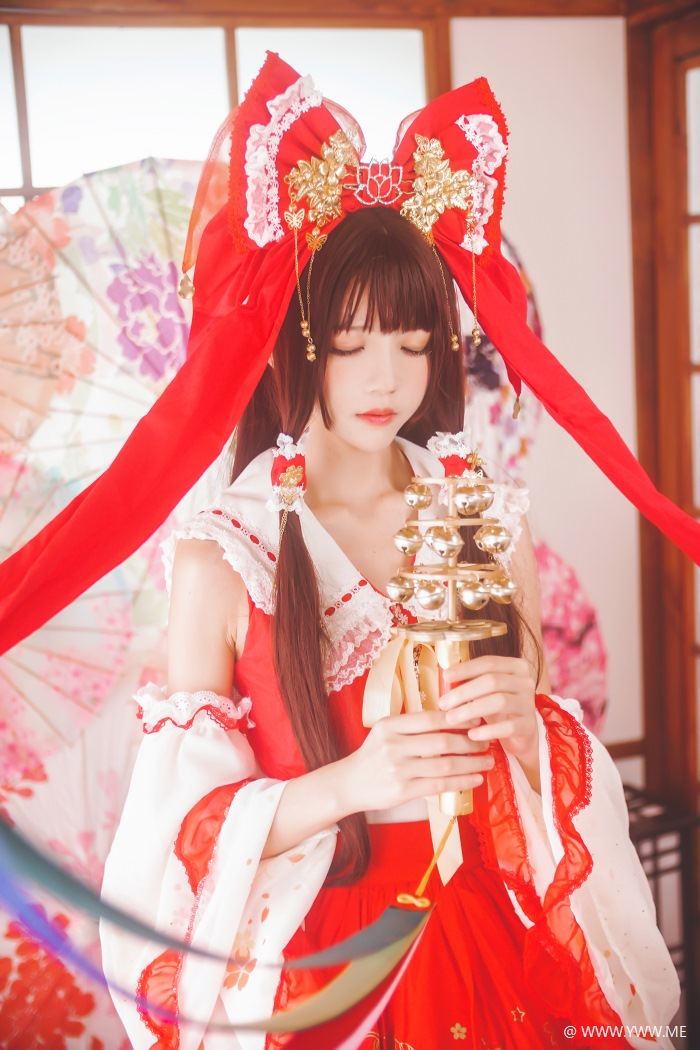 萝莉风COS 桜桃喵 – 灵梦 新年快乐-像素点