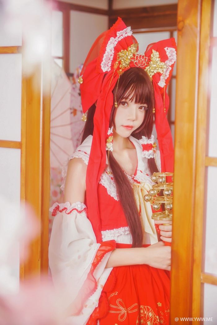 萝莉风COS 桜桃喵 – 灵梦 新年快乐-像素点