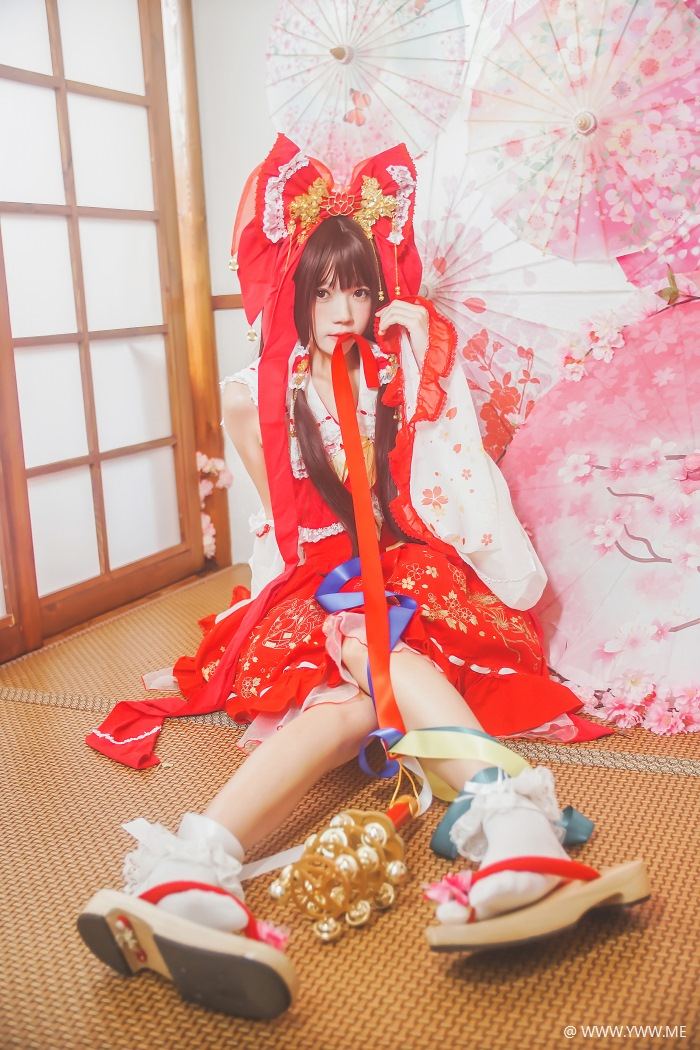 萝莉风COS 桜桃喵 – 灵梦 新年快乐-像素点