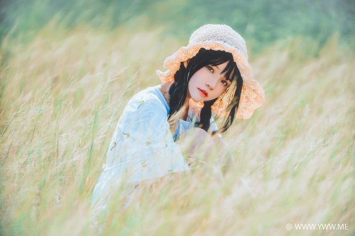 萝莉风COS 桜桃喵 – 田野-像素点