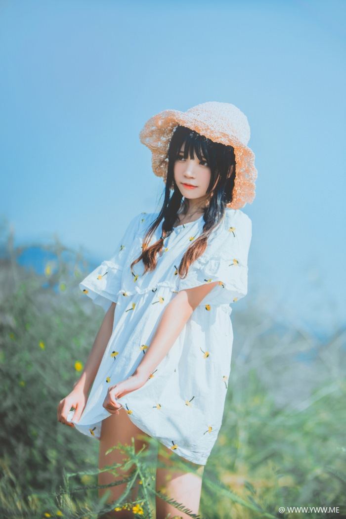 萝莉风COS 桜桃喵 – 田野-像素点