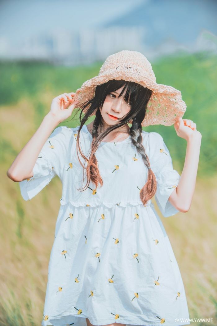 萝莉风COS 桜桃喵 – 田野-像素点