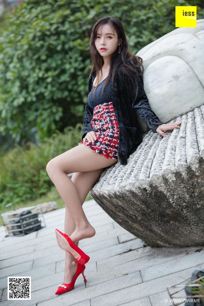 [IESS异思趣向] 2019.02.18 丝享家424：花丛中的小羽 小羽
