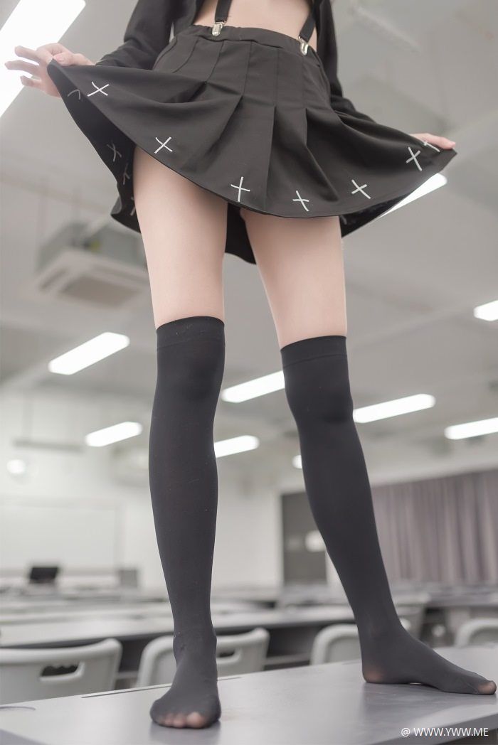 风之领域写真 NO.011 教室黑丝修长美腿-像素点