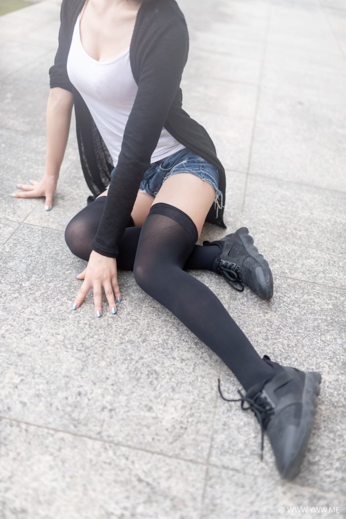 风之领域写真 NO.043 黑丝大胸时尚少女户外-像素点