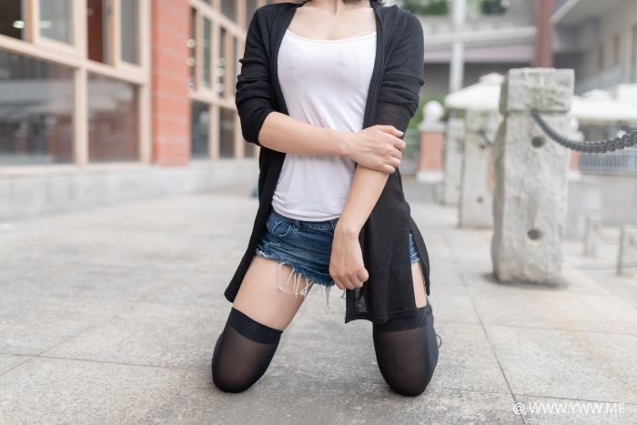 风之领域写真 NO.043 黑丝大胸时尚少女户外-像素点