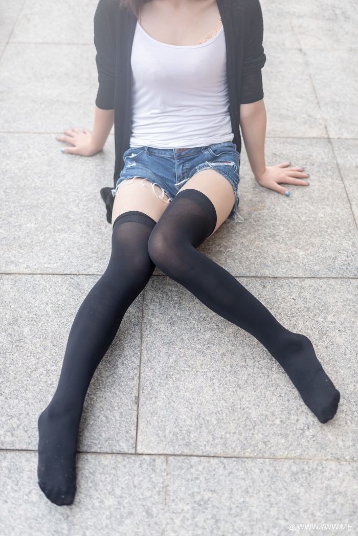 风之领域写真 NO.043 黑丝大胸时尚少女户外-像素点