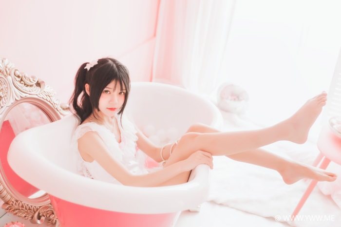 萝莉风COS 桜桃喵 – 冬眠2018系列 – 粉色浴缸-像素点