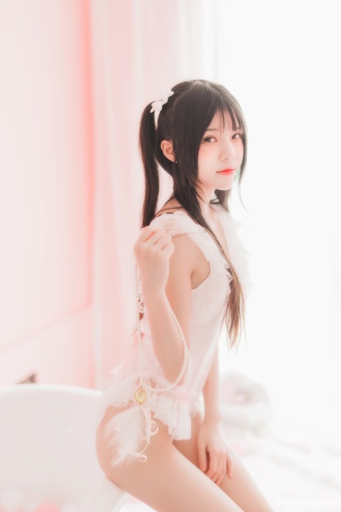 萝莉风COS 桜桃喵 – 冬眠2018系列 – 粉色浴缸-像素点
