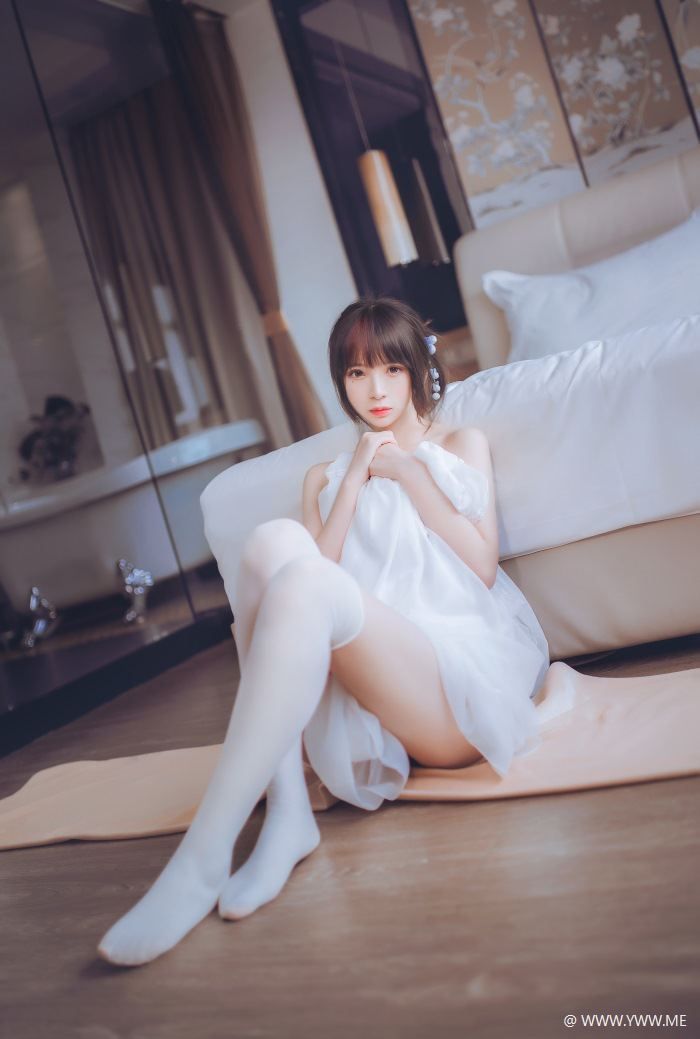 COS美女 疯猫ss – 白色睡衣-像素点
