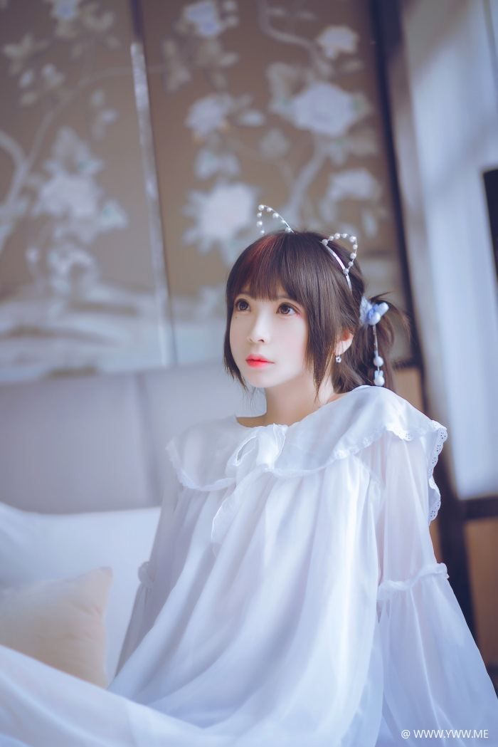 COS美女 疯猫ss – 白色睡衣-像素点