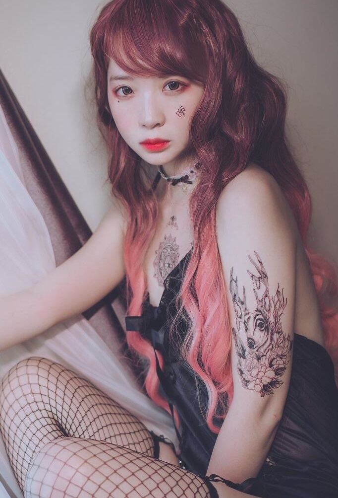 COS美女 疯猫ss – 黑色吊带袜