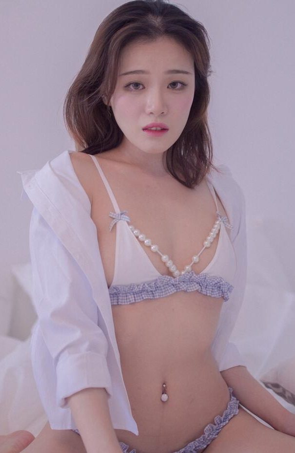 [YALAYI雅拉伊] 2018.11.15 NO.123 瘾少女 牵着猫的妹子