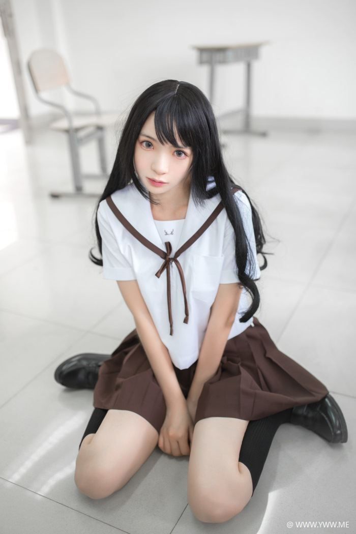 COS美女 疯猫ss – 水手服和睡衣-像素点