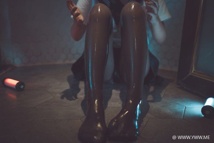 可爱人气Coser面饼仙儿 – 脑内少女 浴缸黑丝-像素点