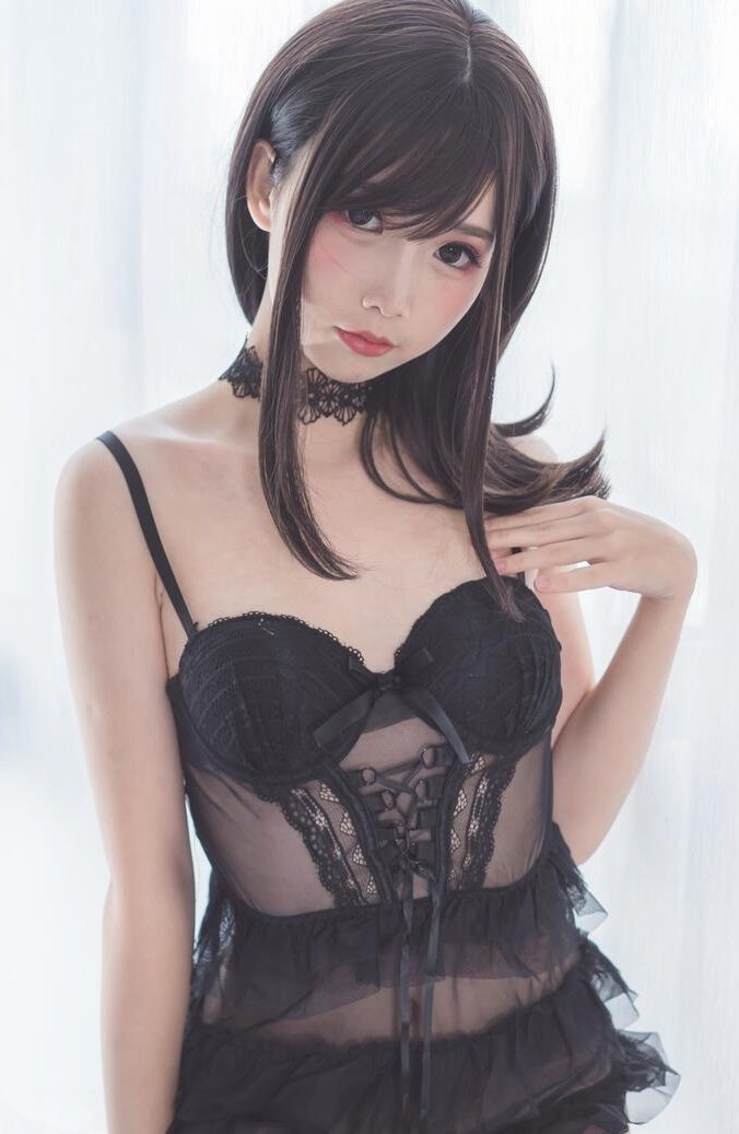 可爱人气Coser面饼仙儿 – 脑内少女 黑色束衣