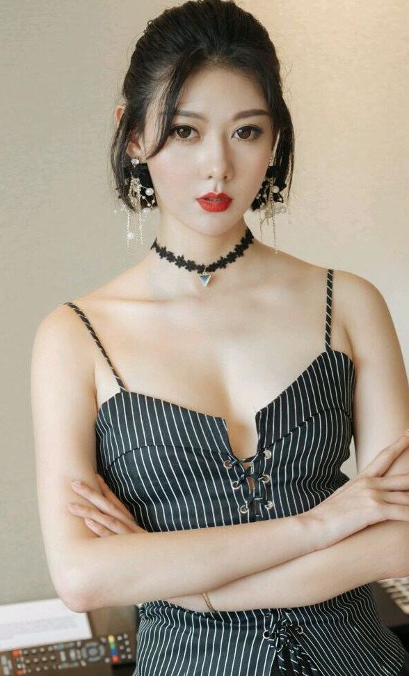 [HuaYang花漾] 2019.09.27 VOL.172 艺轩 黑丝 美腿