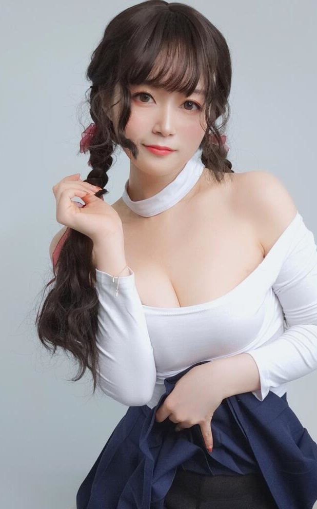 人气动漫Coser@白银81 邻家大姐姐的黑丝