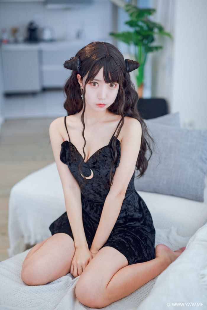 微博红人Coser@黑川 小恶魔黑裙子-像素点