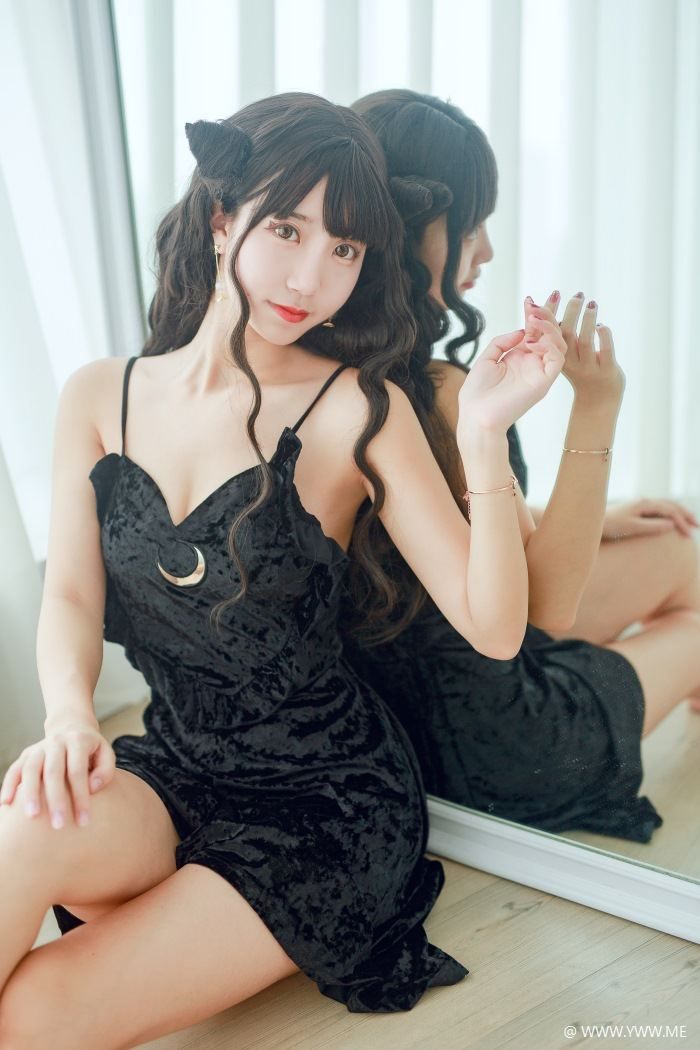 微博红人Coser@黑川 小恶魔黑裙子-像素点