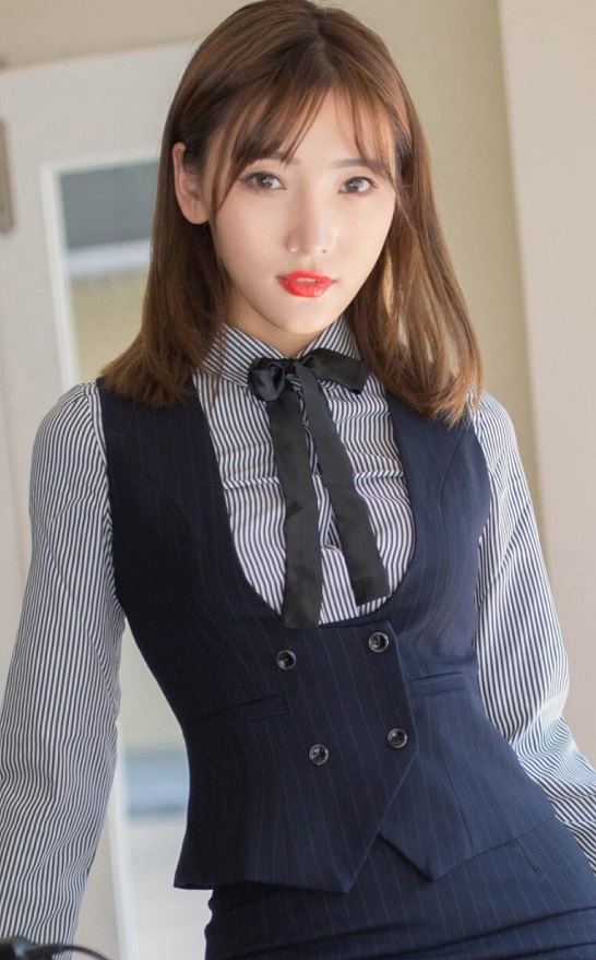 [XiuRen秀人网] 2019.10.24 No.1748 陆萱萱 黑丝 美腿
