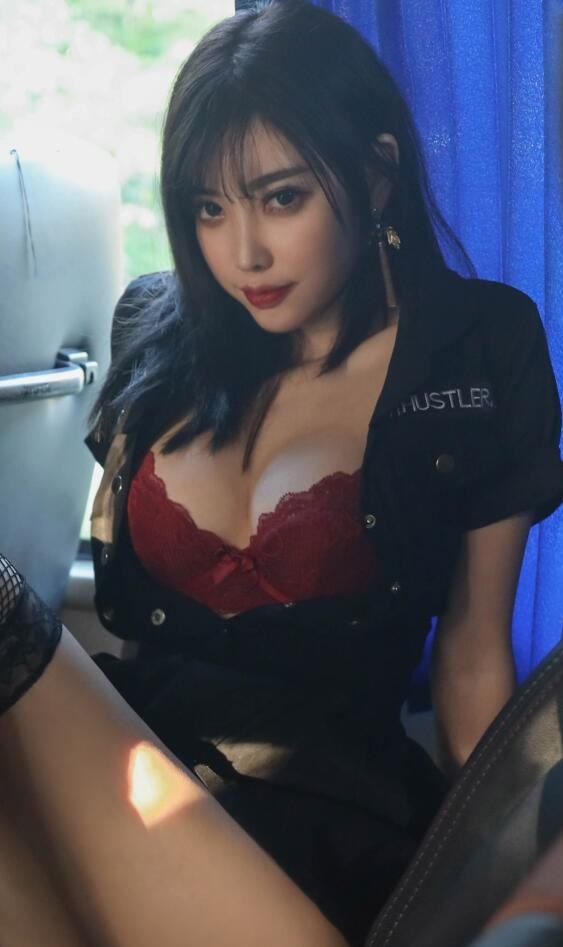 [XiuRen秀人网] 2019.11.04 No.1771 杨晨晨sugar 车拍 美腿