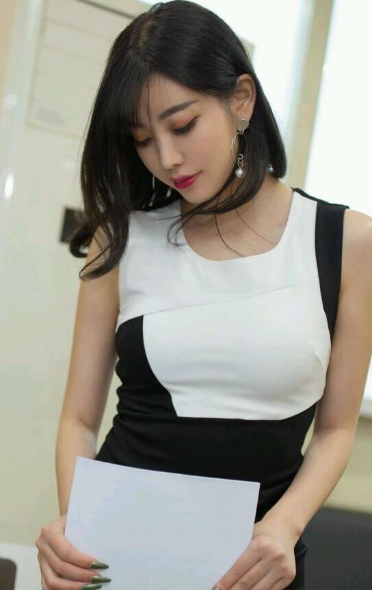 [XiuRen秀人网] 2019.11.25 No.1803 杨晨晨sugar 美腿 黑丝