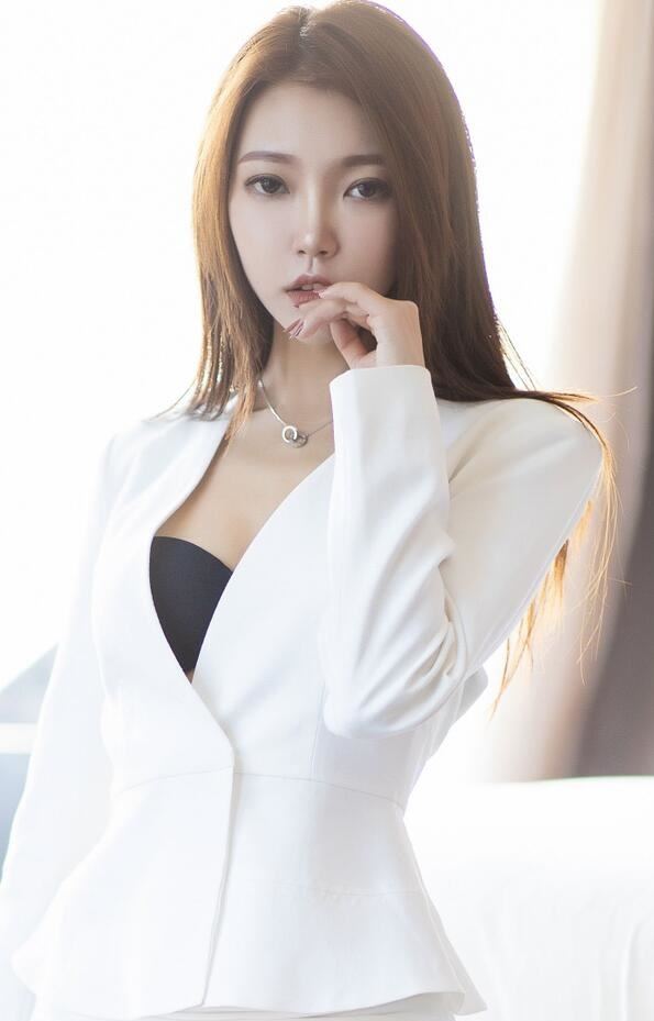 [XIAOYU语画界] 2019.12.04 VOL.207 冯木木LRIS 丝袜 秘书