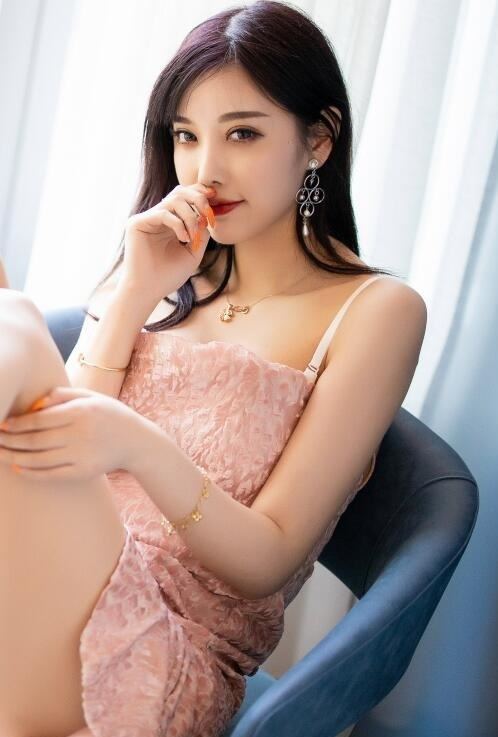 [XiuRen秀人网] 2019.12.17 No.1857 杨晨晨sugar 车拍 吊裙