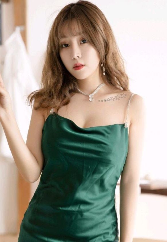 [YOUMI尤蜜荟] 2019.12.20 VOL.390 王雨纯 吊裙 御姐