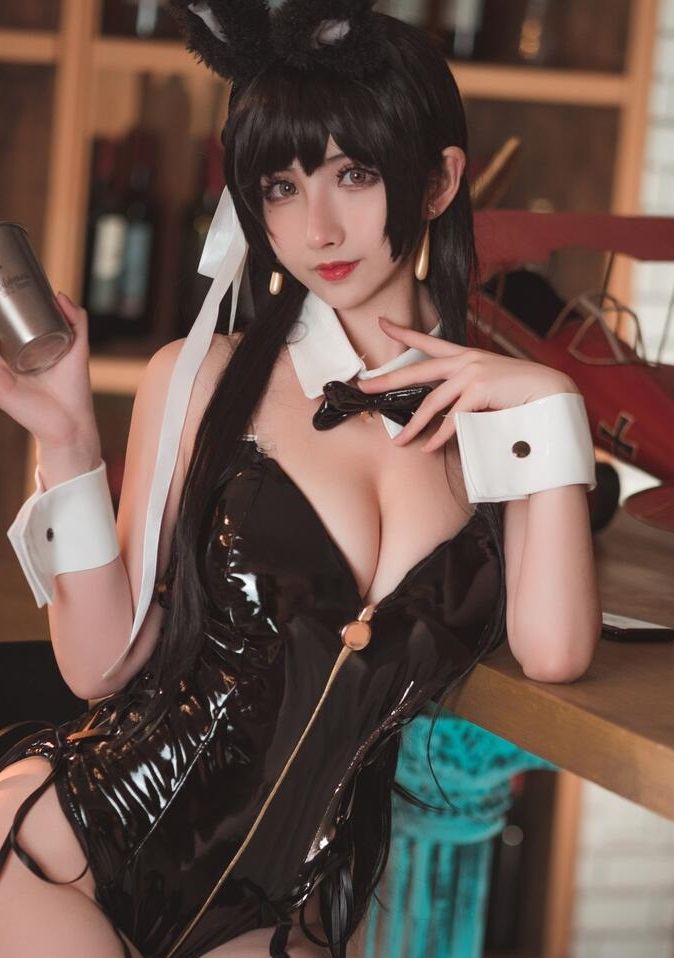 知名动漫Coser@rioko凉凉子 爱宕兔女郎