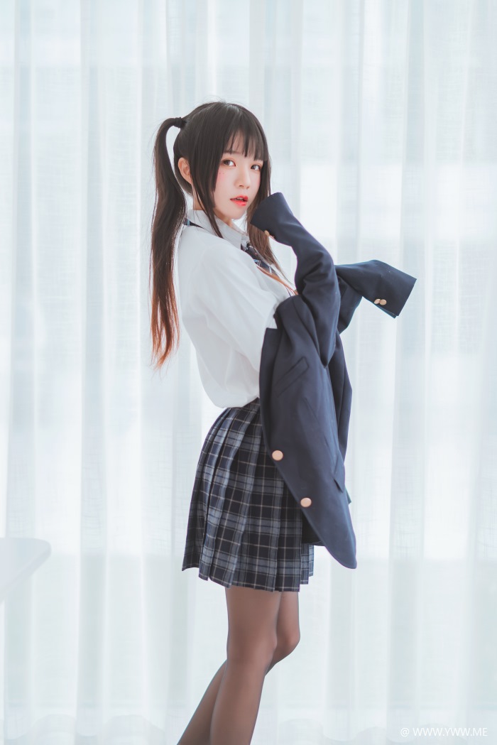 萝莉风COS 桜桃喵 – 冬季制服丝秀-像素点