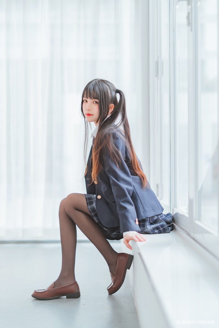 萝莉风COS 桜桃喵 – 冬季制服丝秀-像素点