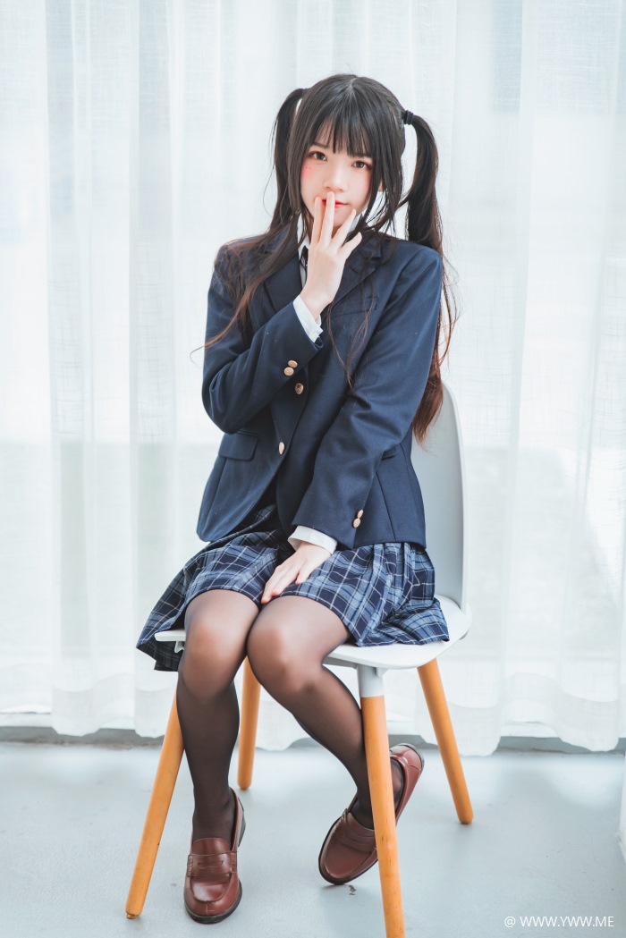 萝莉风COS 桜桃喵 – 冬季制服丝秀-像素点