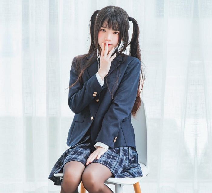 萝莉风COS 桜桃喵 – 冬季制服丝秀