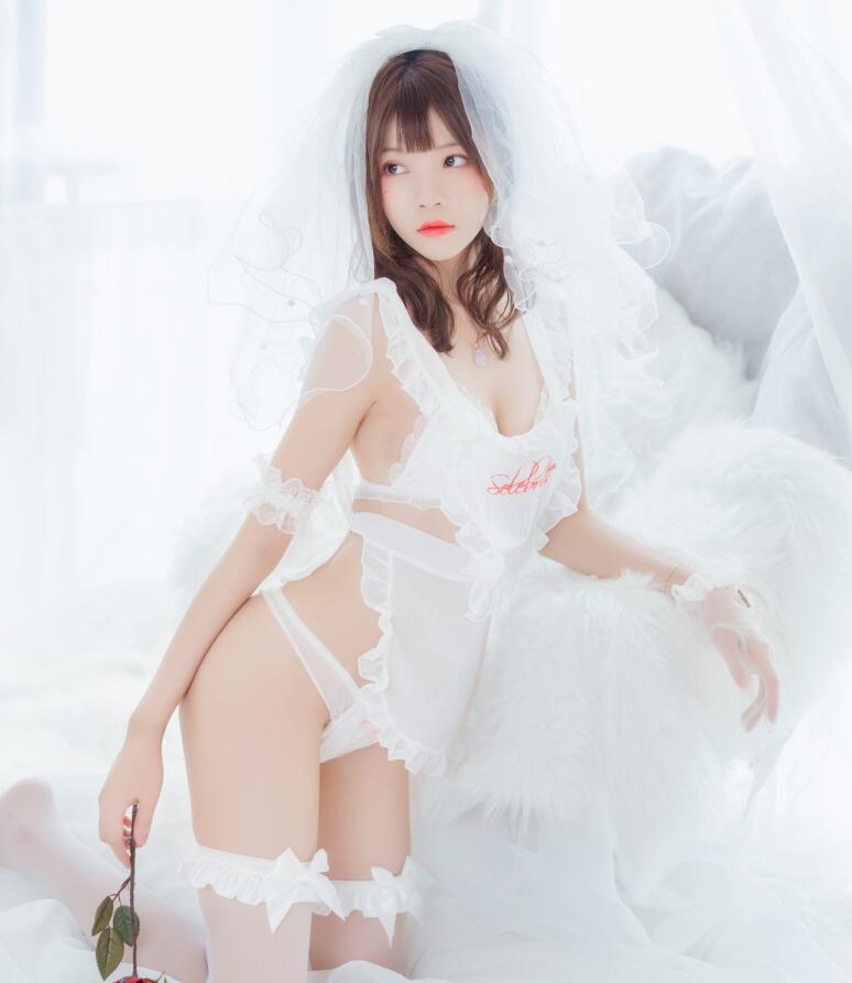 萝莉风COS 桜桃喵 – 轻纱