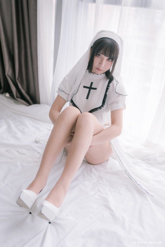 微博红人Coser@抱走莫子aa – 纯白修女-像素点