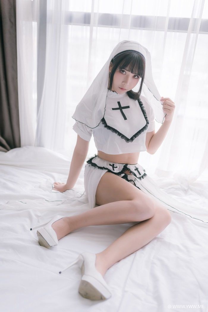 微博红人Coser@抱走莫子aa – 纯白修女-像素点