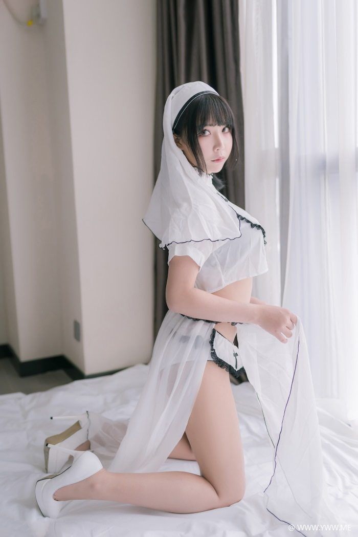 微博红人Coser@抱走莫子aa – 纯白修女-像素点