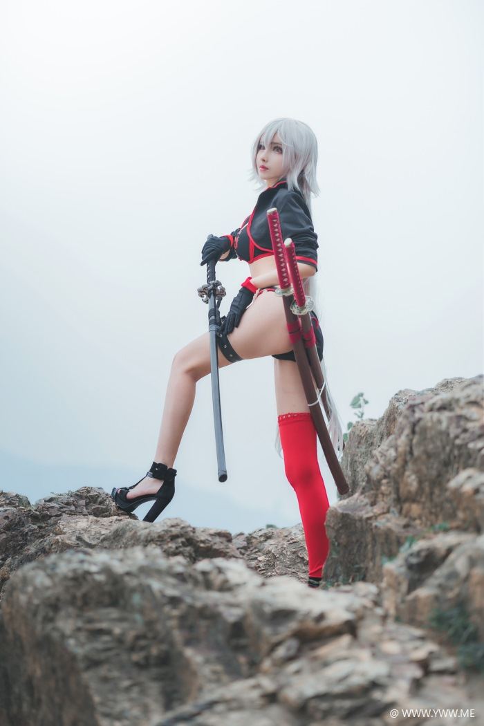 知名动漫Coser@rioko凉凉子 泳装黑贞-像素点