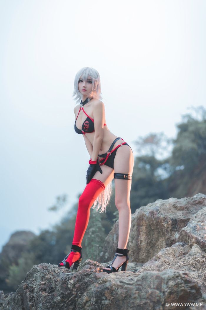 知名动漫Coser@rioko凉凉子 泳装黑贞-像素点