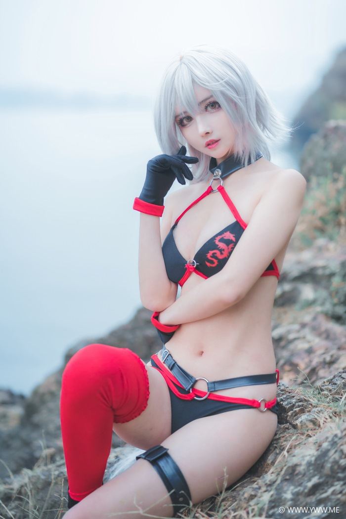 知名动漫Coser@rioko凉凉子 泳装黑贞-像素点