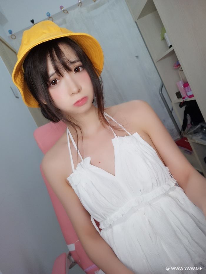 COS美女 疯猫ss – 小黄帽 散图