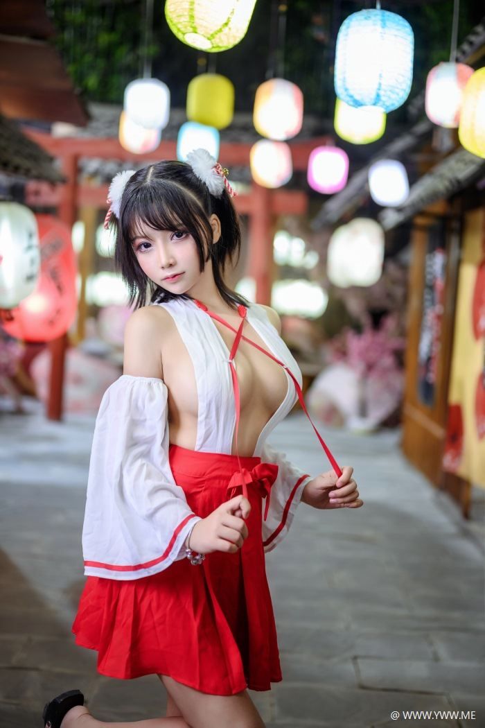微博红人Coser@抱走莫子aa – 限量电子版巫女-像素点