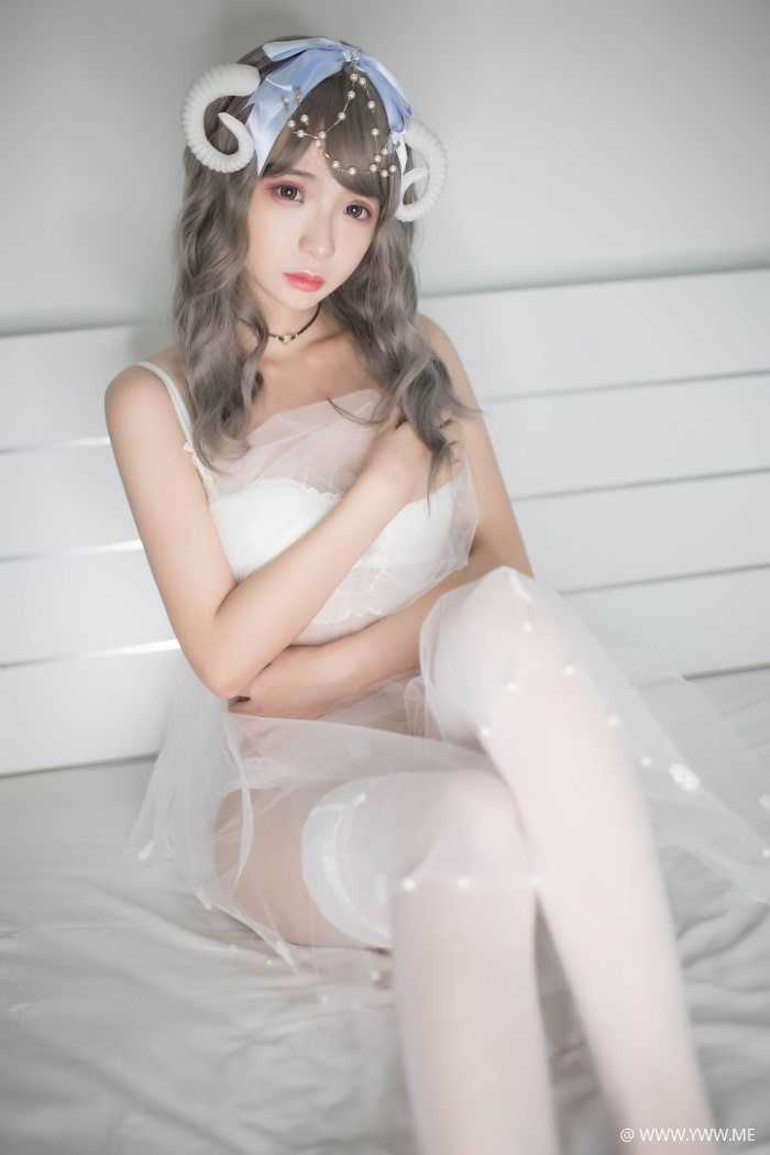 COS美女 疯猫ss – 白内衣-像素点